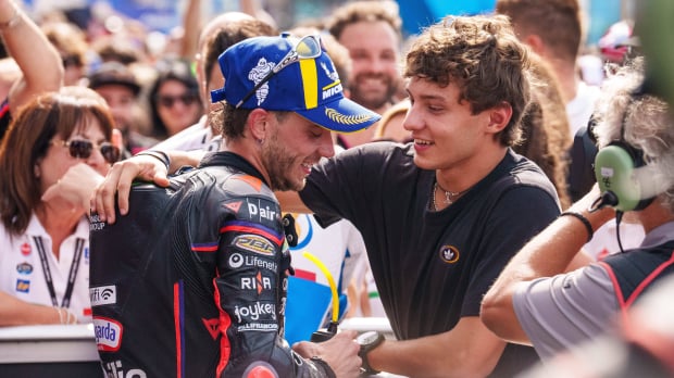 Antonelli with Bezzecchi — Foto: © IMAGO
