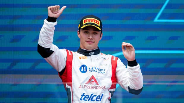 Leon on the F2 podium in Australia — Foto: © IMAGO