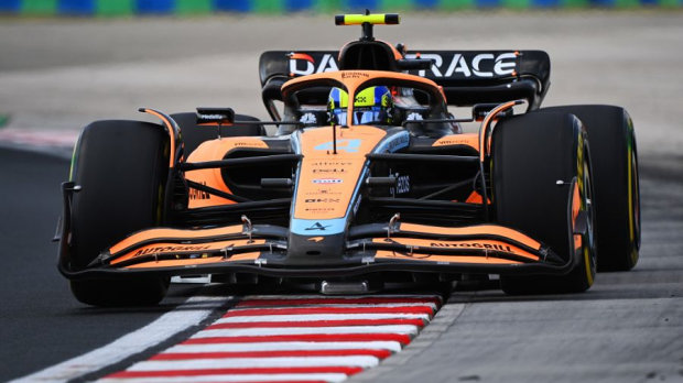 Norris in zijn McLaren in Hongarije