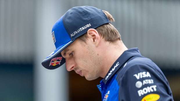 Max Verstappen looking down as he walks at the 2026 Monaco Grand Prix — Foto: © IMAGO