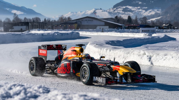 Verstappen, ice — Foto: © LAT Images
