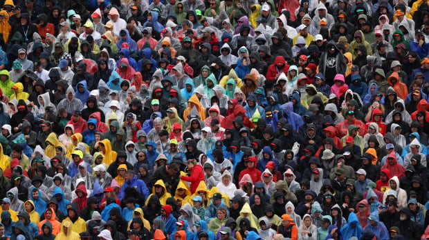 Crowd, Rain, generic — Foto: © IMAGO