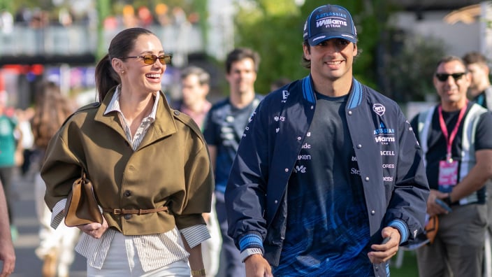 F1 star Carlos Sainz splits his pants and girlfriend Rebecca Donaldson finds it hilarious