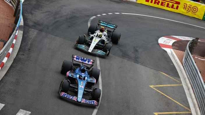 Wolff déplore le hold-up d'Alonso et son rythme de "Formule 2"