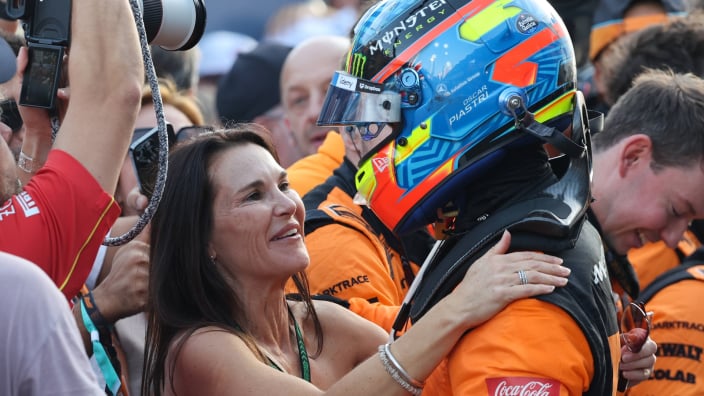 Oscar Piastri's Mum makes hilarious gag after F1 star's unfamiliar Ashes look