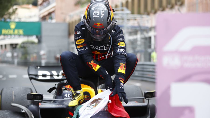 VIDEO: Checo Pérez y su pequeño accidente en el GP de Mónaco