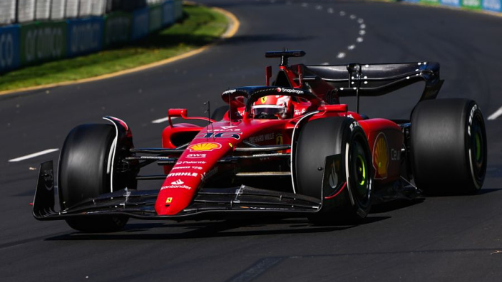 Charles Leclerc, pole en Australia; Fernando Alonso chocó