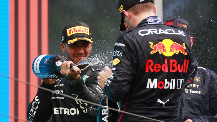 Hoeveel mensen volgen Verstappen, Hamilton en de overige F1-coureurs op social media?