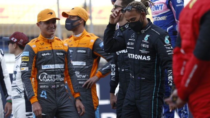 Norris pide a Max Verstappen apoyar a Lewis Hamilton por su salud