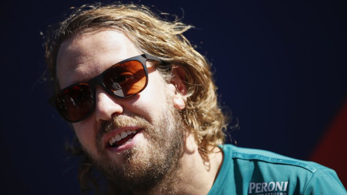 Vettel vindt straf onzin na hinderen Hamilton: "Kan niet in het niets verdwijnen"