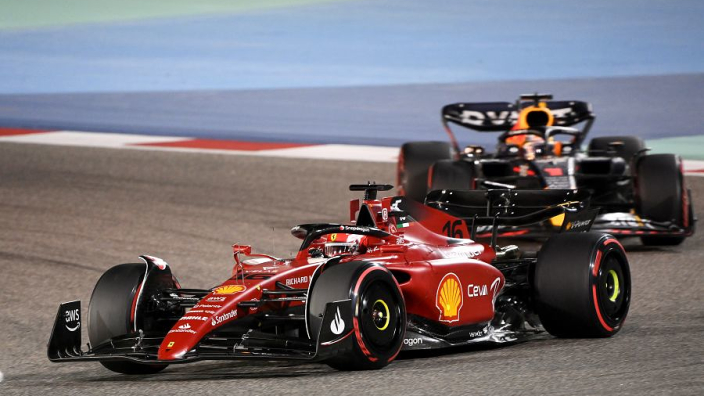 Leclerc y Sainz dominan en el GP de Bahrein; el coche de Checo falla al final