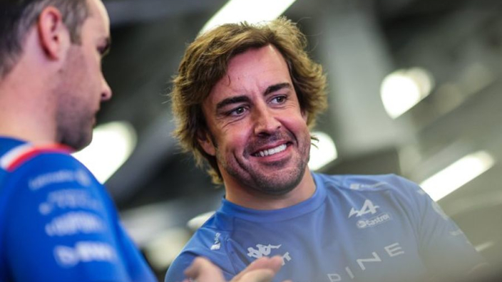 "Si Fernando Alonso tuviera un buen coche, pelearía por el título"
