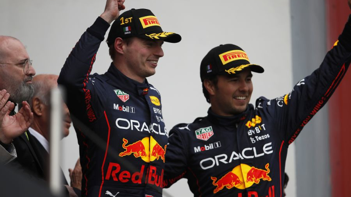 VIDEO: El gesto de Verstappen con Checo Pérez en el podio