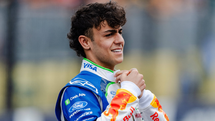 Lindblad breaks into Q3 after fearless final lap attack