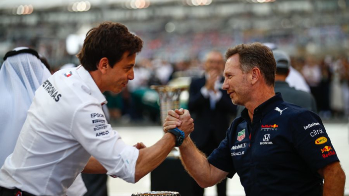 Horner ziet verschil tussen Ferrari en Mercedes: "Minder politiek en bullsh*t"