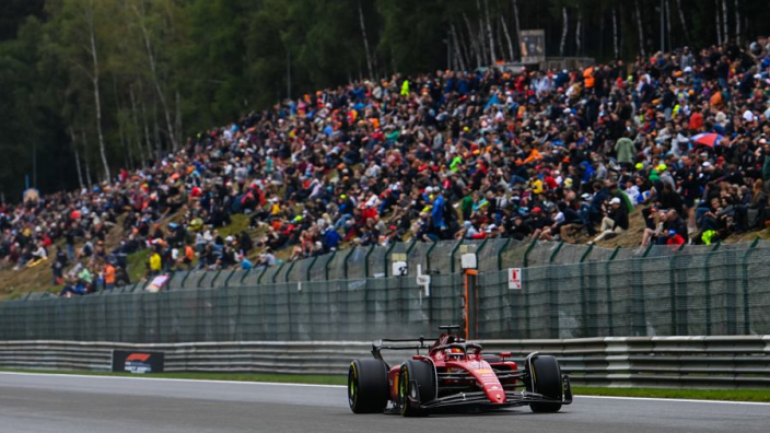 Leclerc onthult Ferrari-tactiek na gridstraf: "Aandacht voor zaterdag vrij nutteloos"