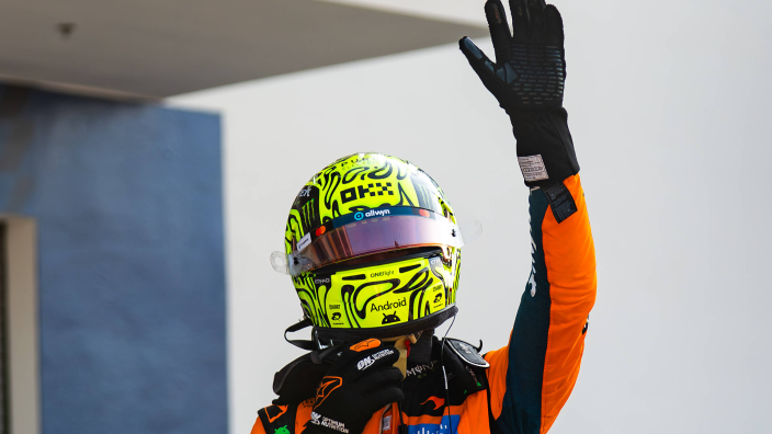 Verstappen knokt met Hamilton en herstelt na dramastart in Miami, Norris wint eenvoudig