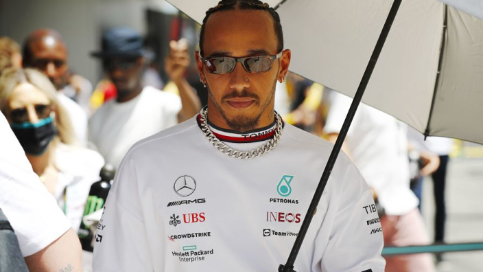 Lewis Hamilton: Gastamos demasiada energía en hablar de la regla de joyería