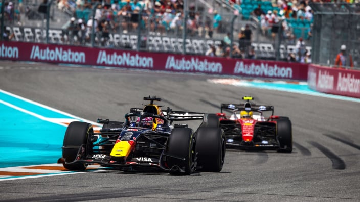 LIVE: F1 Grand Prix van Miami: Verstappen spint na chaotische start en valt terug