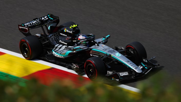 Antonelli troeft Verstappen na weergaloze slipstream Hadjar af en pakt pole op Spa