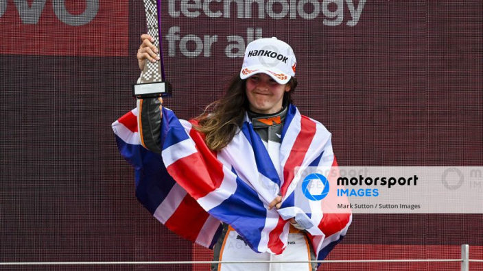 Britse vrouw timmert aan de weg: Eerste vrouw in F1 in aankomst?