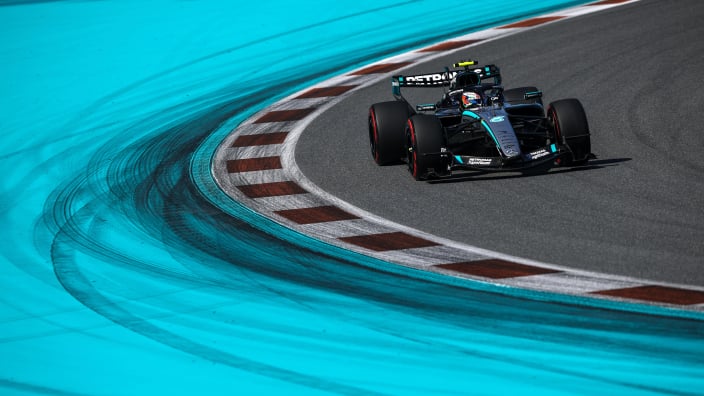 Verstappen verrast en staat naast polesitter Antonelli op de eerste startrij in Miami