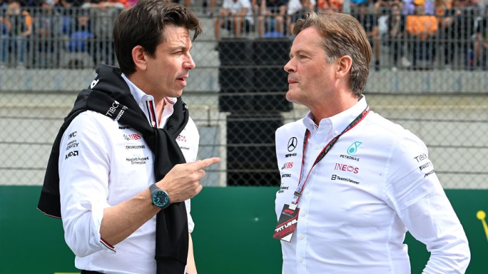 Mercedes schuldbewust: "Als wij het niet verpest hadden, verslaat Hamilton Verstappen"