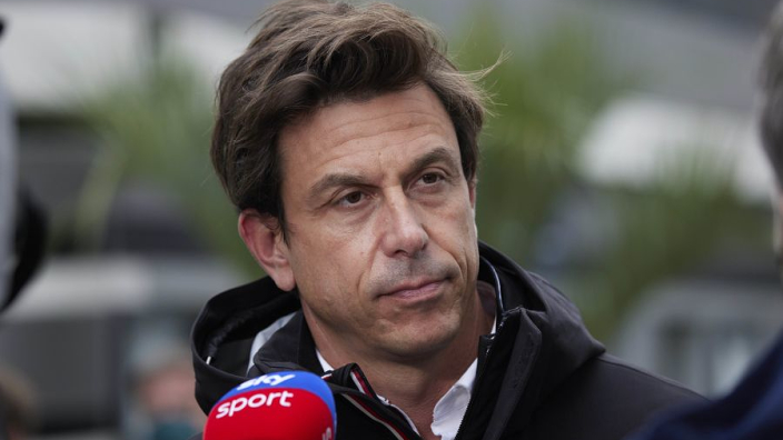 Wolff over juichen na zware crash Verstappen op Silverstone: "Voel geen berouw"