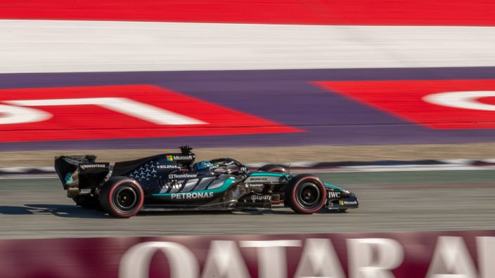 Verstappen verkleint achterstand, Russell pakt snelste tijd af van Antonelli