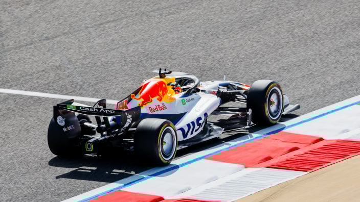 F1 star caught sleeping on the job at Bahrain testing