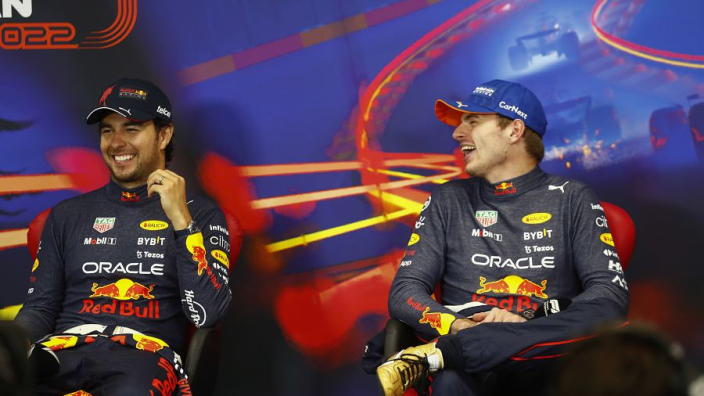 Verstappen en Pérez bekeken herhaling crash Hamilton: "Dat is een flinke klap!"