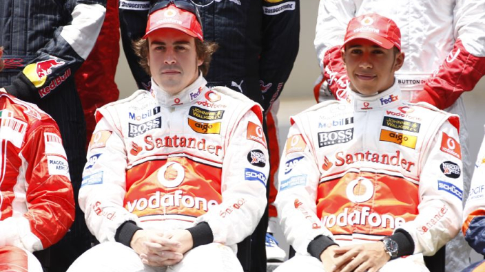 Alonso reageert na lovende woorden Hamilton: "Een legende voor onze sport"