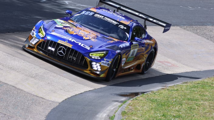 Maxime Martin snelste in laatste training, bizarre crash tussen GT3-Porsche en langzamere BMW