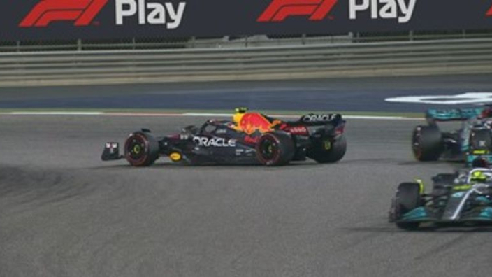 Mercedes se burla de los infortunios de Checo y Verstappen
