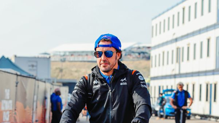 Alonso op jacht naar bijzonder record: 'Zal de 400 Grands Prix zeker bereiken'