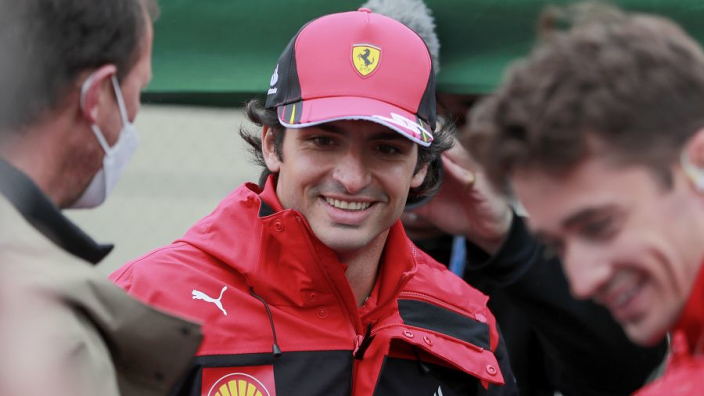Sainz 'sat home laughing' at Ferrari contract issue reports