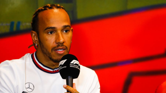 Lewis Hamilton reportó afectaciones físicas tras los entrenamientos en Bakú