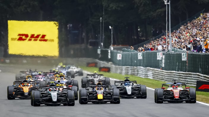 LIVE | GP België: Antonelli leidt, Verstappen pakt eerste pitstop en komt terug op P6