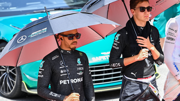 Russell zeer lovend over Hamilton: "Heb nu gezien hoe snel Lewis is"