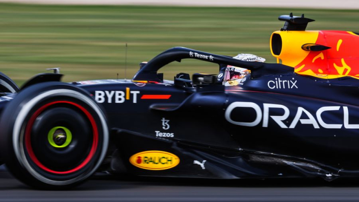 Red Bull waagde gokje bij herstart Verstappen: "Poging Ferrari te triggeren"