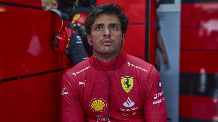 Sainz dévoile les "risques fous pris par Ferrari" dans sa chasse à Verstappen