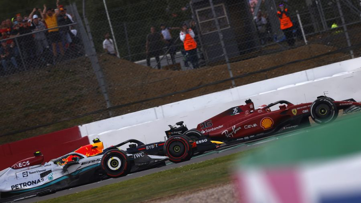 VÍDEO: La batalla entre Checo Pérez, Hamilton y Leclerc en Silverstone