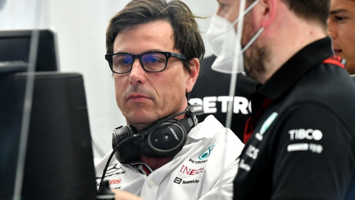 Wolff baalt: "Mercedes geeft Hamilton en Russell niet de auto die zij verdienen"