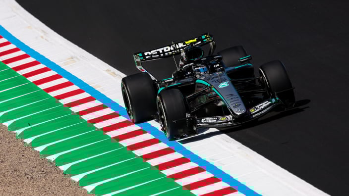 Verstappen anderhalve seconde achter Mercedes in VT3 Japan, wéér kapotte batterij bij Norris