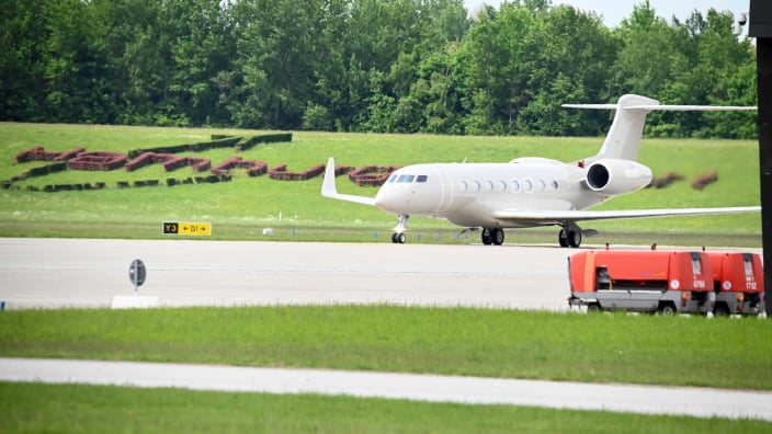 F1 star jetted off from testing just 12 MINUTES after their car broke down
