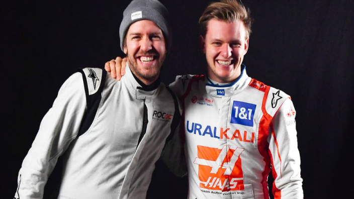 Vettel hoopt dat media Schumacher zullen sparen: "Hij is tot veel meer in staat"