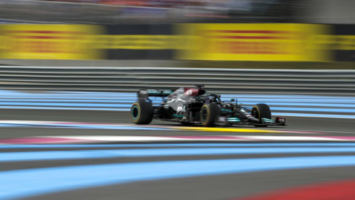 Hamilton accepteert verlies in Frankrijk: "Verstappen heeft het vandaag echt geweldig gedaan"
