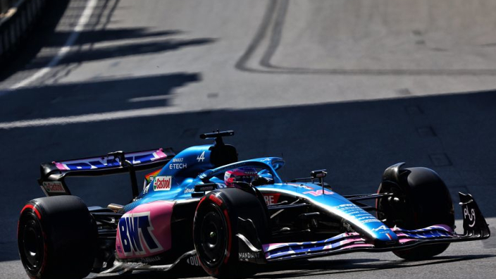 Fernando Alonso avanza a la Q2 de Bakú como 12°