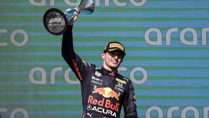 Verstappen heeft Pole Position Award binnen: dominante Hamilton definitief verslagen