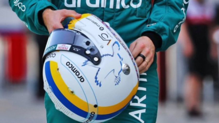 El casco "por la paz" de Vettel causó un problema político